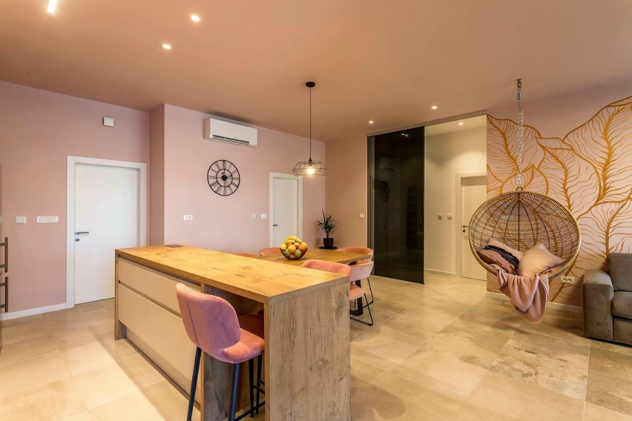 Luxury Apartment With Hot Tub Omiš Zewnętrze zdjęcie