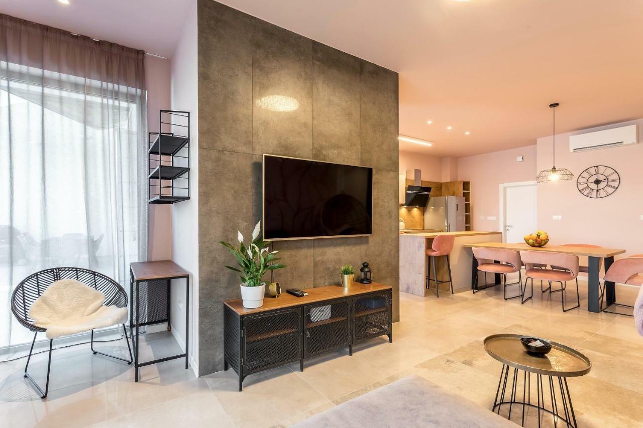 Luxury Apartment With Hot Tub Omiš Zewnętrze zdjęcie