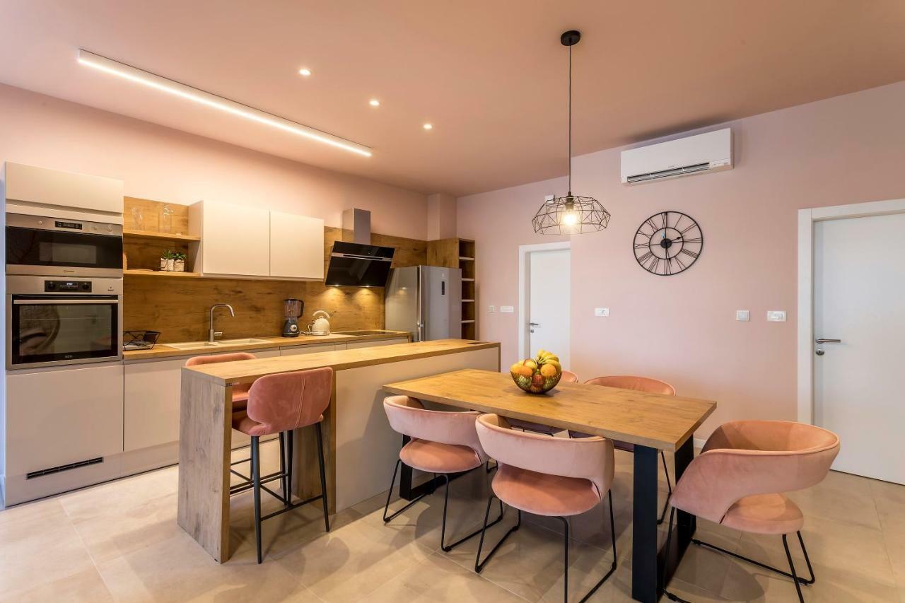 Luxury Apartment With Hot Tub Omiš Zewnętrze zdjęcie